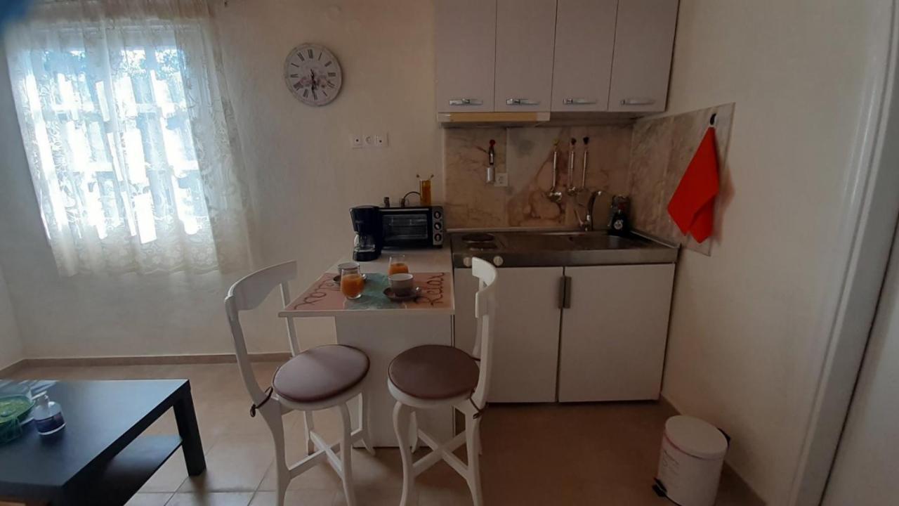 White Manolia Vakantiehuis Kato Korakiana